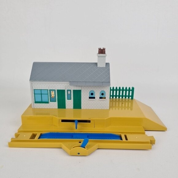 Tomy Train Station Platform Building–HO Compatible Scenery Lot-Accessories 717 - Picture 4 of 15